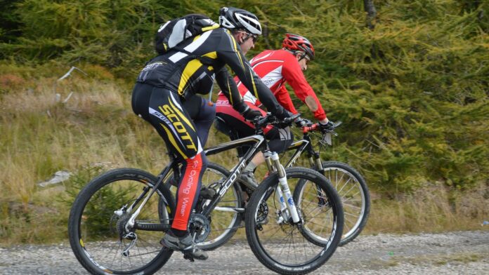 Fahrradhelme für City und Trekking-Touren Mountainbike Trail und Downhill sowie Rennrad